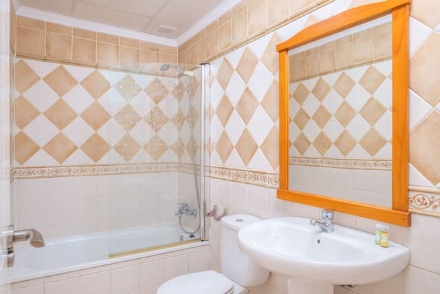 4 soveværelse Lejlighed til salg i Elviria, Marbella med swimmingpool garage - € 529.000 (Ref: 9445506)