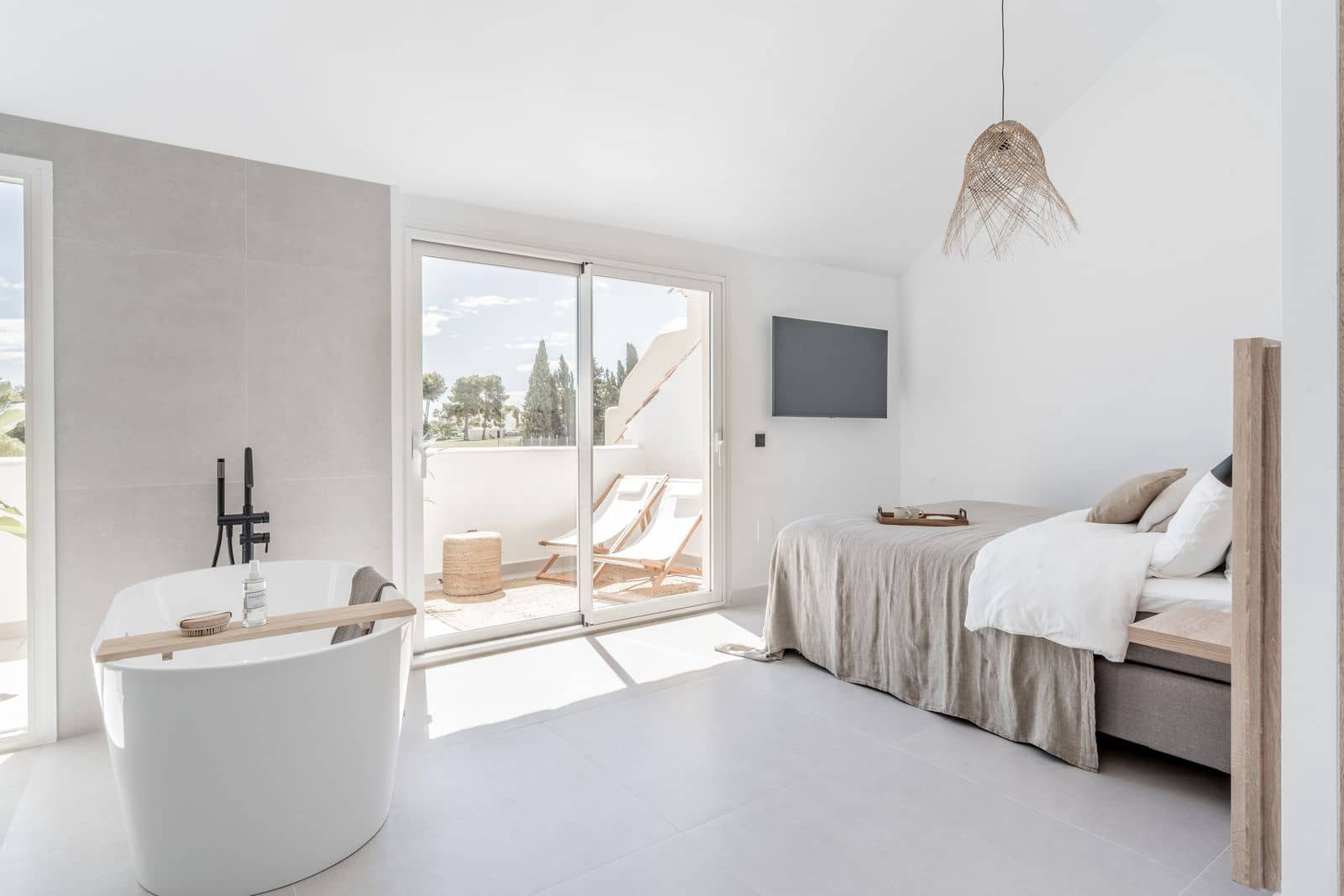 3 bedroom Apartment for sale in Aloha Golf with pool garage - € 850,000 (Ref: 9445544)