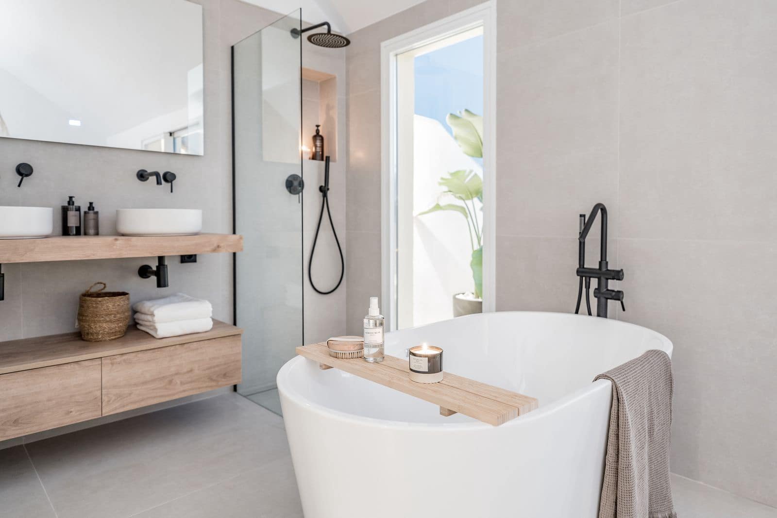 3 bedroom Apartment for sale in Aloha Golf with pool garage - € 850,000 (Ref: 9445544)