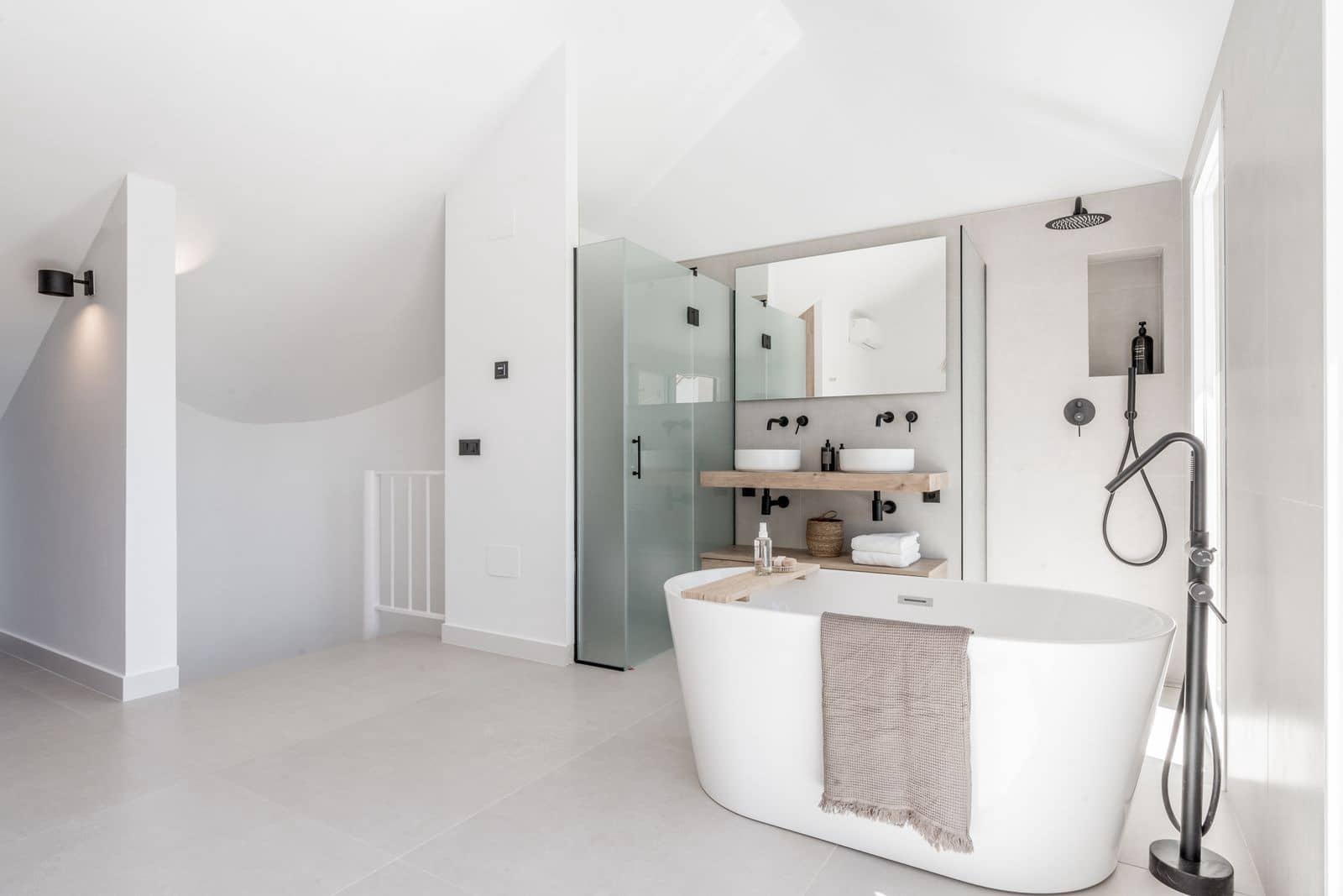 3 bedroom Apartment for sale in Aloha Golf with pool garage - € 850,000 (Ref: 9445544)