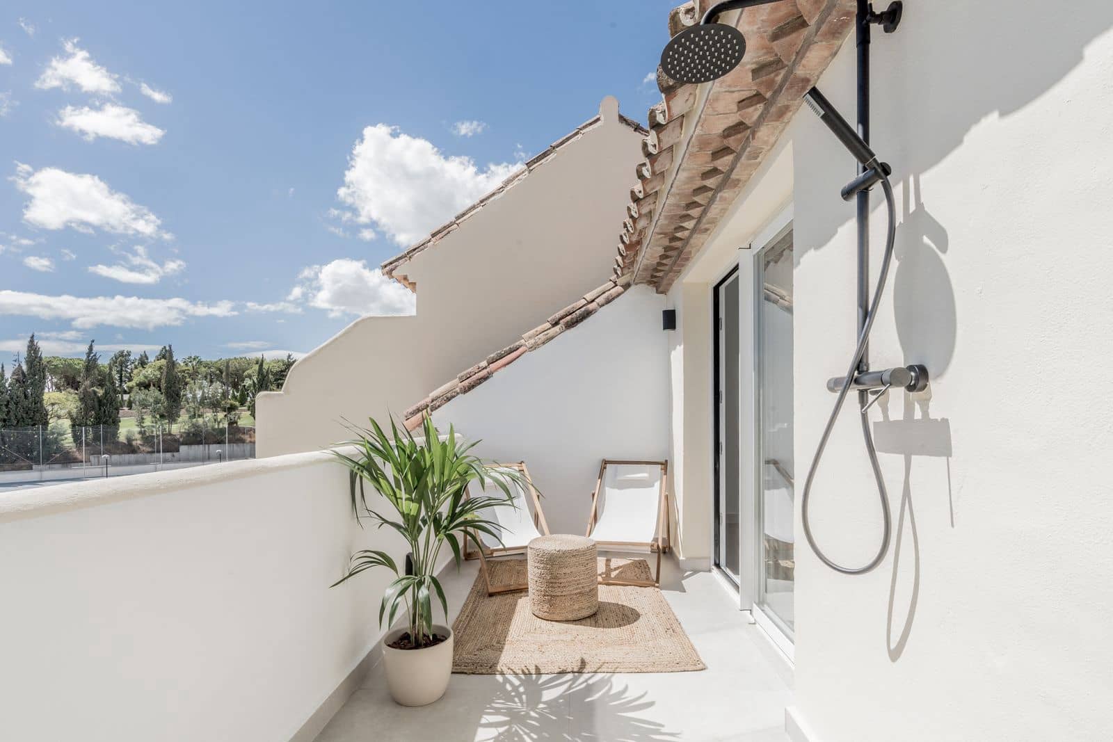 3 bedroom Apartment for sale in Aloha Golf with pool garage - € 850,000 (Ref: 9445544)