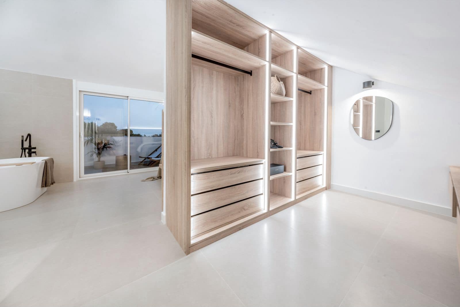 3 bedroom Apartment for sale in Aloha Golf with pool garage - € 850,000 (Ref: 9445544)