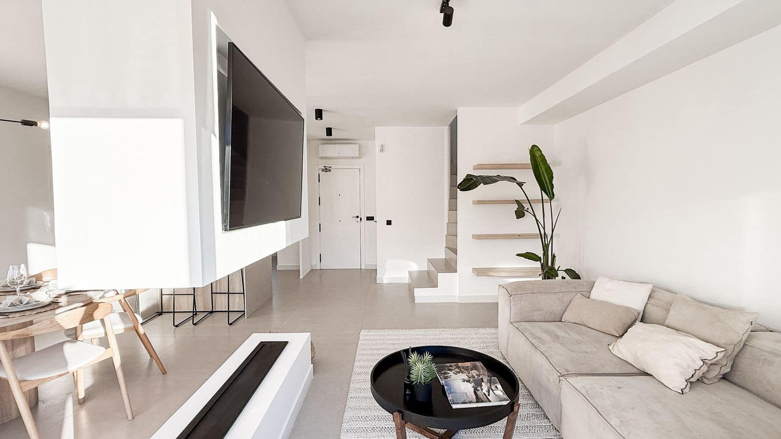 3 bedroom Apartment for sale in Aloha Golf with pool garage - € 850,000 (Ref: 9445544)