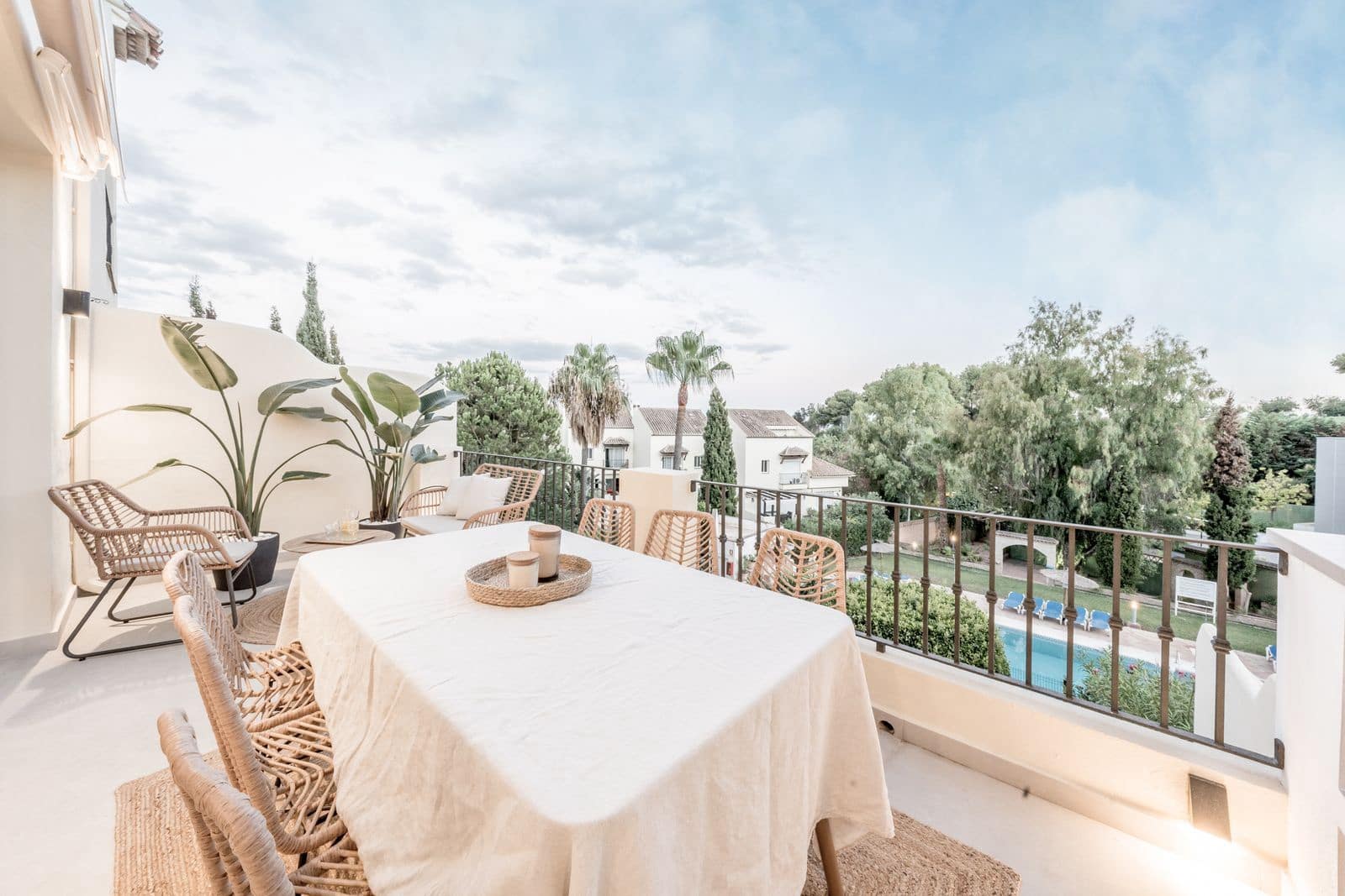 3 bedroom Apartment for sale in Aloha Golf with pool garage - € 850,000 (Ref: 9445544)