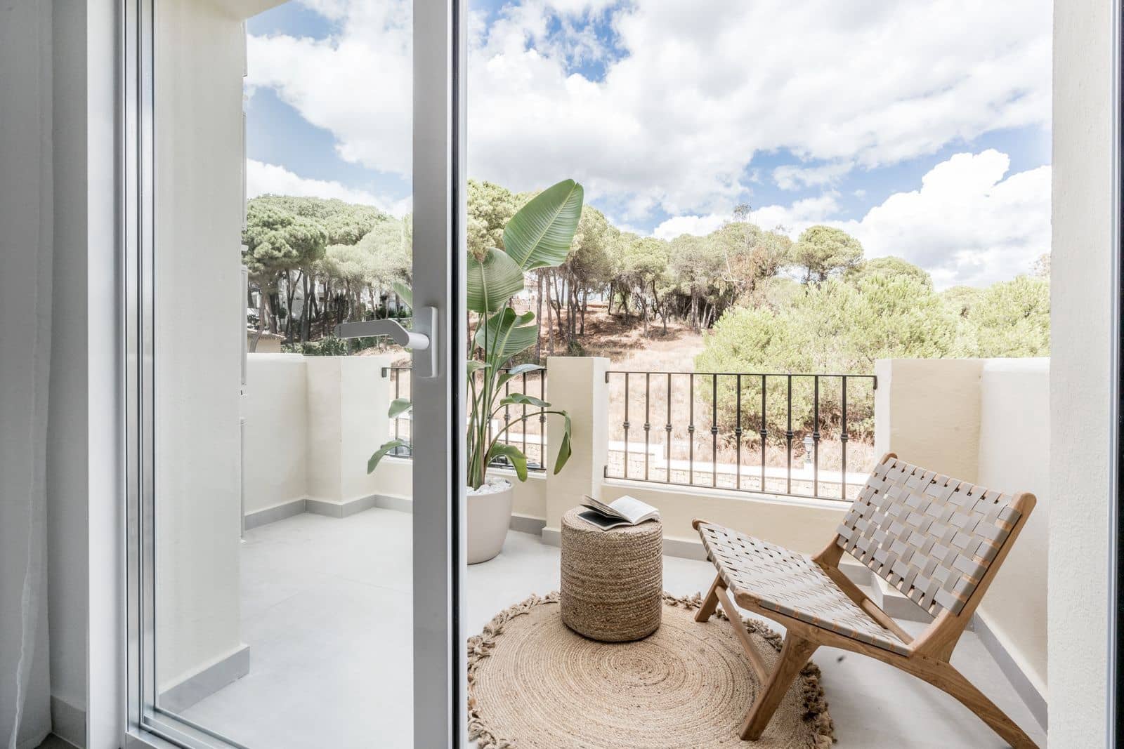 3 bedroom Apartment for sale in Aloha Golf with pool garage - € 850,000 (Ref: 9445544)