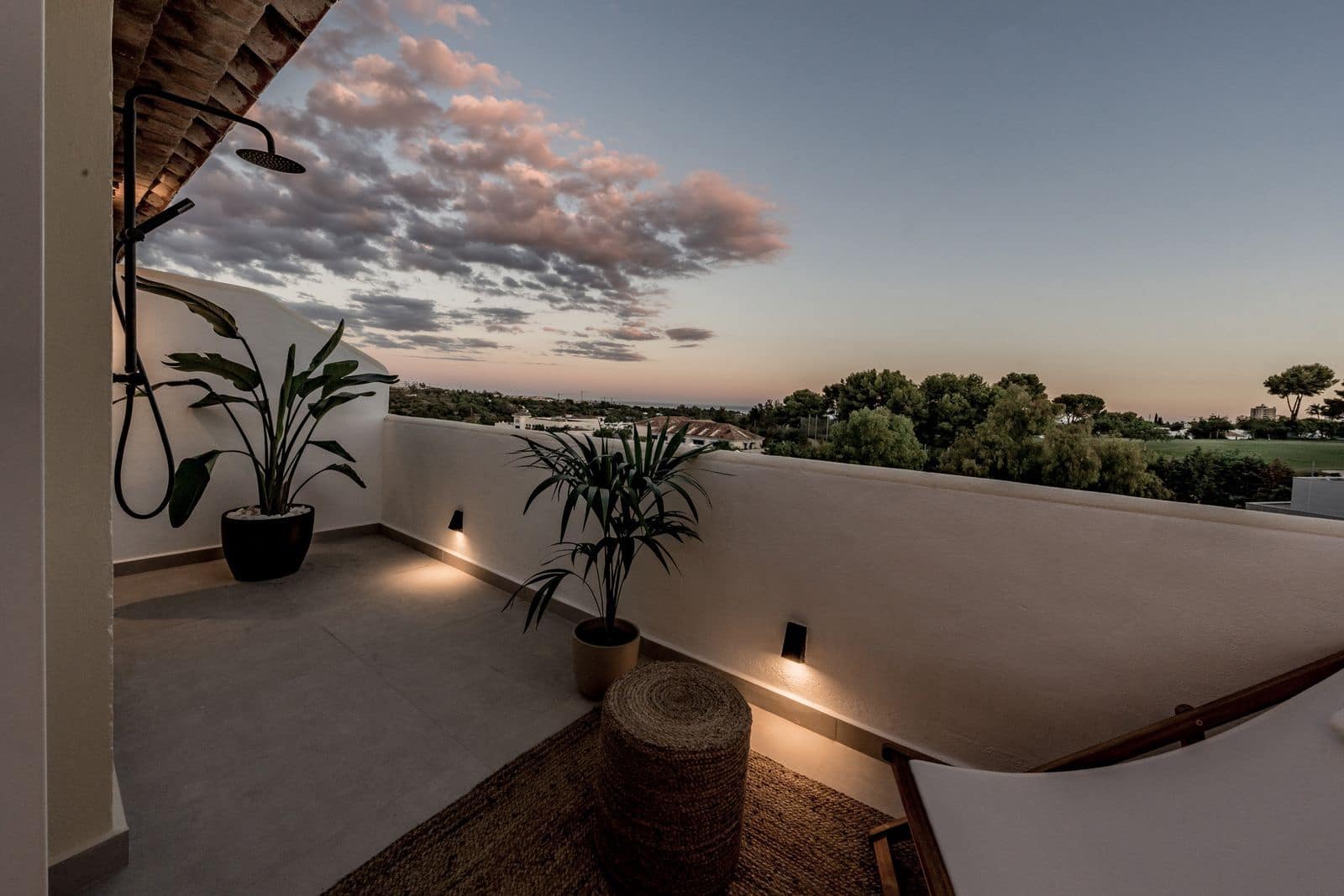 3 bedroom Apartment for sale in Aloha Golf with pool garage - € 850,000 (Ref: 9445544)