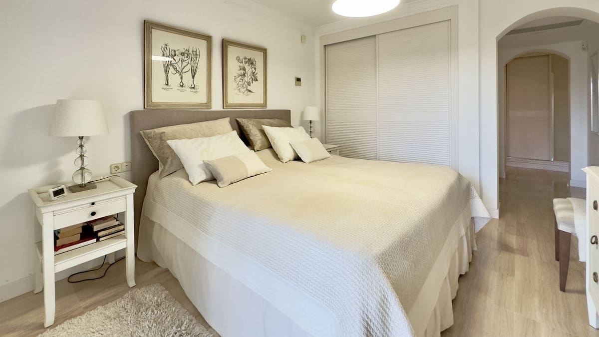 2 soveværelse Lejlighed til salg i Elviria med swimmingpool - € 720.000 (Ref: 9447096)