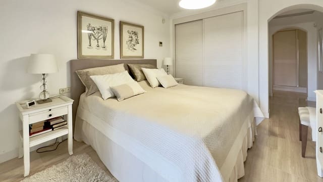 2 soveværelse Lejlighed til salg i Elviria, Marbella med swimmingpool - € 720.000 (Ref: 9447096)