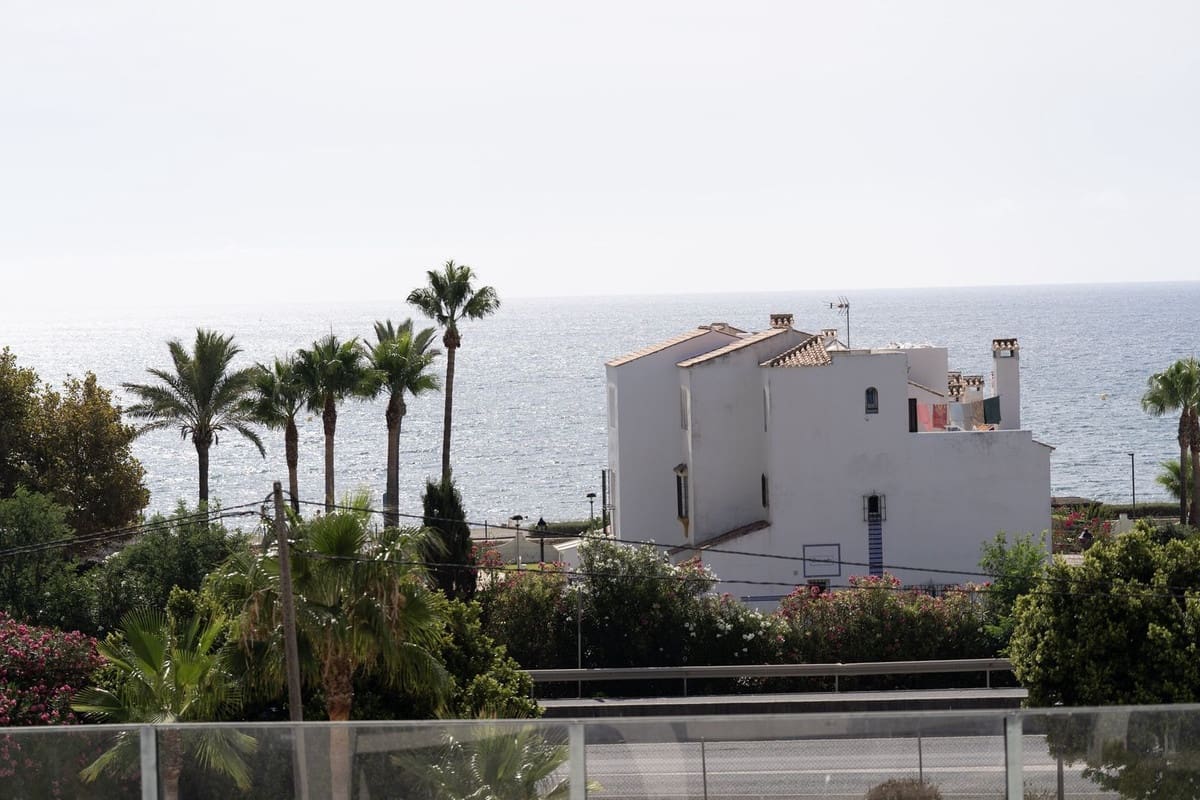 3 bedroom Penthouse for sale in Casares with pool garage - € 790,000 (Ref: 9447099)