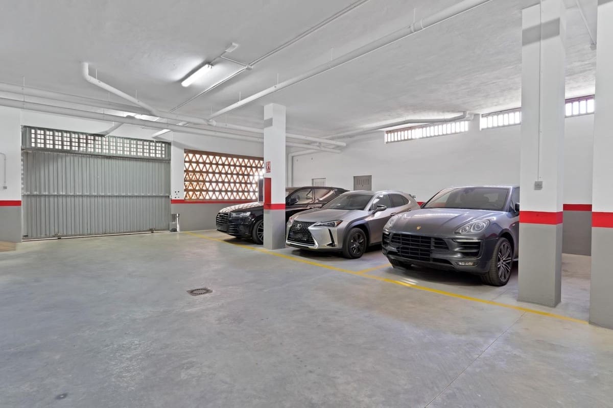 2 makuuhuone Kattohuoneisto myytävänä paikassa Calahonda mukana uima-altaan 
autotalli - 795 000 € (Ref: 9447100)