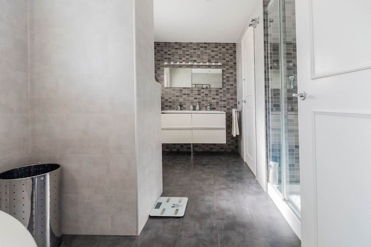 2 bedroom Apartment for sale in Riviera del Sol with pool garage - € 289,000 (Ref: 9448507)