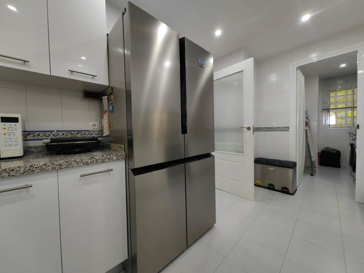 2 bedroom Apartment for sale in La Duquesa / Puerto de la Duquesa with pool garage - € 298,000 (Ref: 9448523)