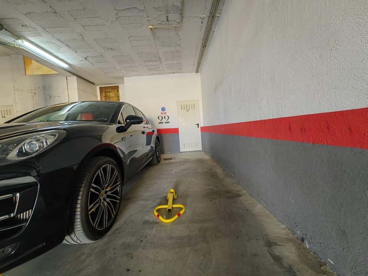 2 bedroom Apartment for sale in La Duquesa / Puerto de la Duquesa with pool garage - € 298,000 (Ref: 9448523)