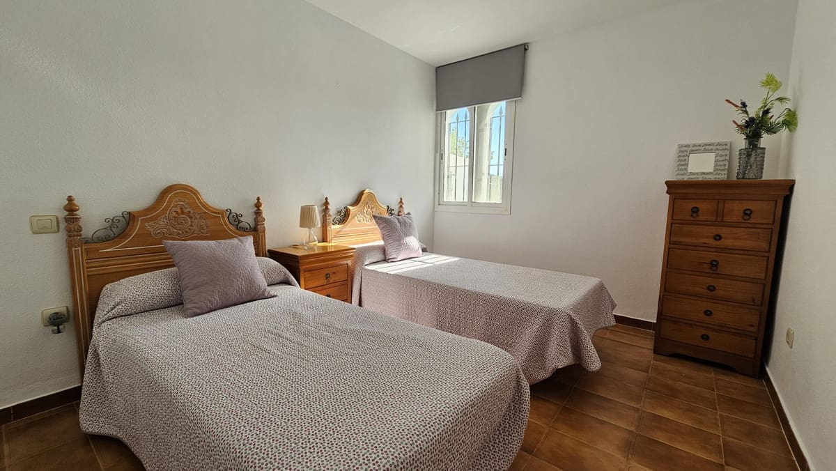 2 soverom Leilighet til salgs i Casares med svømmebasseng garasje - € 240 000 (Ref: 9448524)