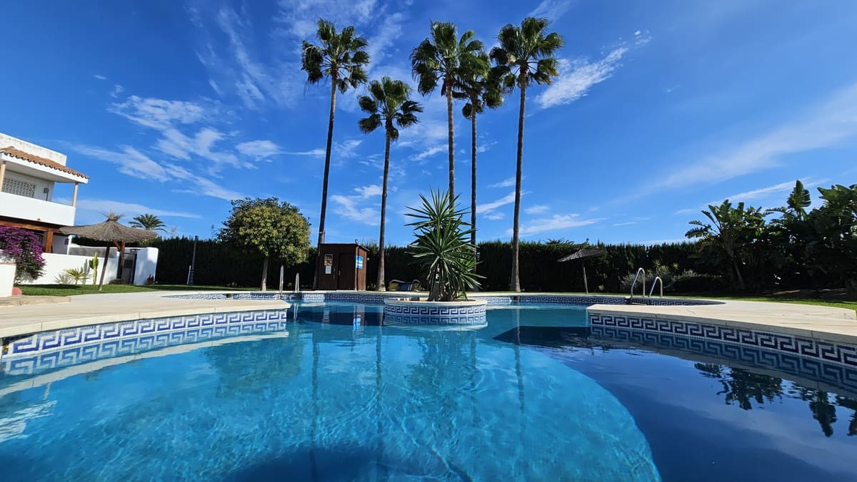 2 soverom Leilighet til salgs i Casares med svømmebasseng garasje - € 240 000 (Ref: 9448524)