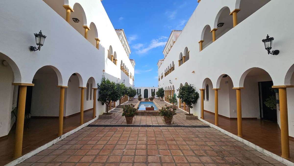 2 soverom Leilighet til salgs i Casares med svømmebasseng garasje - € 240 000 (Ref: 9448524)