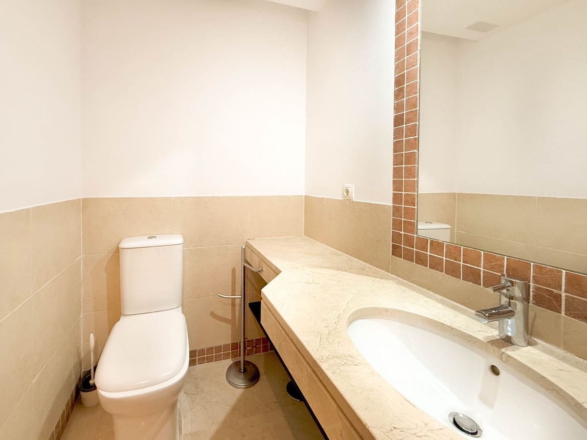 3 bedroom Apartment for sale in Estepona with pool garage - € 460,000 (Ref: 9455660)