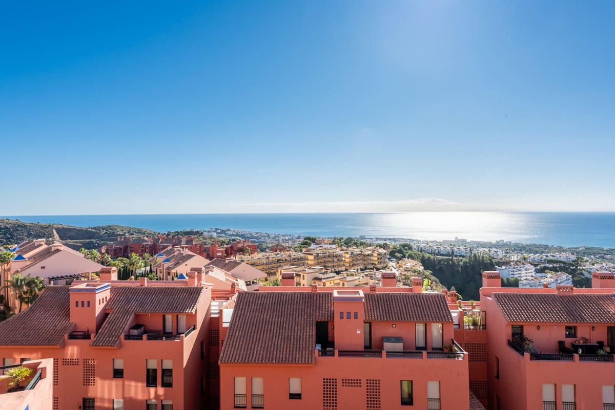 4 bedroom Apartment for sale in Calahonda with pool garage - € 690,000 (Ref: 9455664)