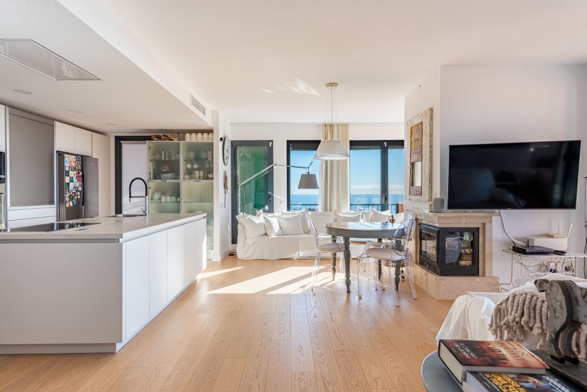 4 bedroom Apartment for sale in Calahonda with pool garage - € 690,000 (Ref: 9455664)