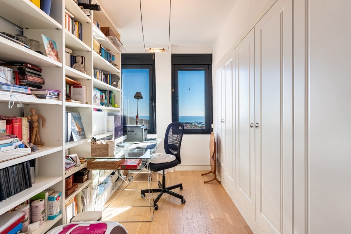 4 bedroom Apartment for sale in Calahonda with pool garage - € 690,000 (Ref: 9455664)