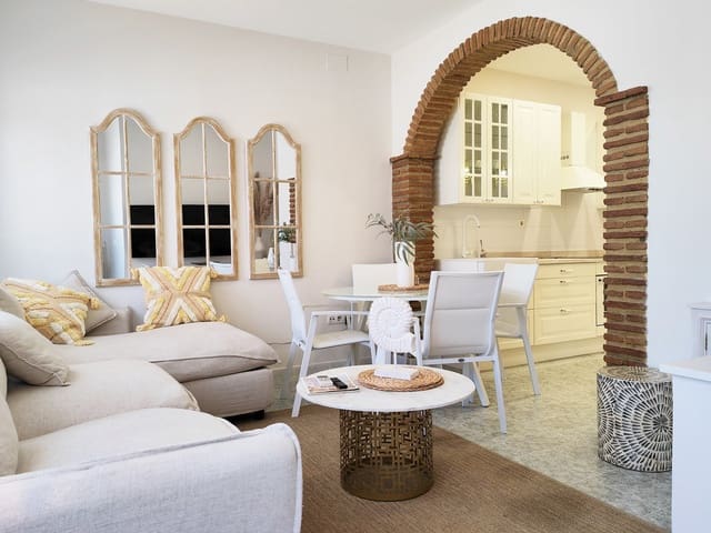 2 bedroom Apartment for sale in Mijas Costa, Mijas with pool - € 290,000 (Ref: 9465038)