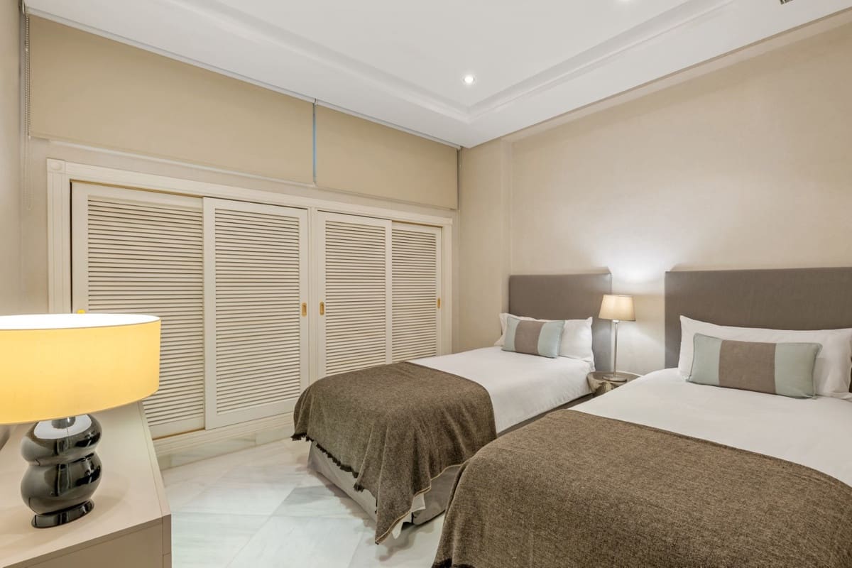 2 bedroom Beach Apartment for sale in Marbella with pool - € 1,210,000 (Ref: 9465040)