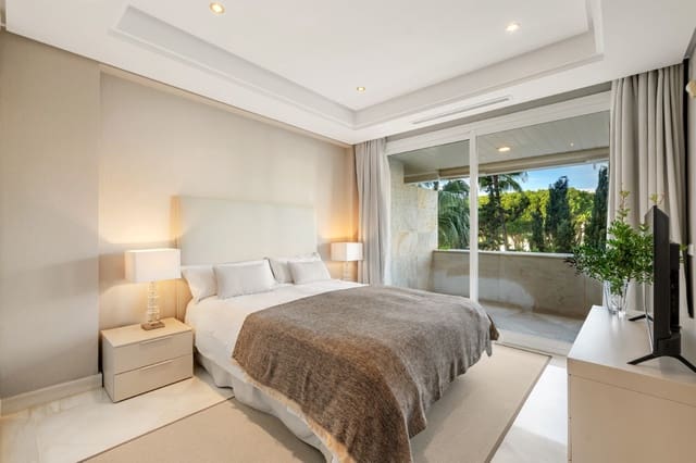 2 bedroom Beach Apartment for sale in Marbella with pool - € 1,210,000 (Ref: 9465040)