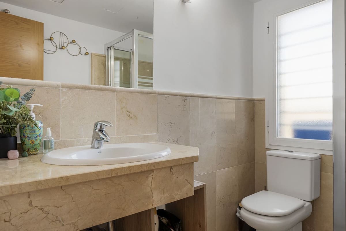 3 sypialnia Apartament na sprzedaż w New Golden Mile z basenem garażem - 390 000 € (Ref: 9471800)