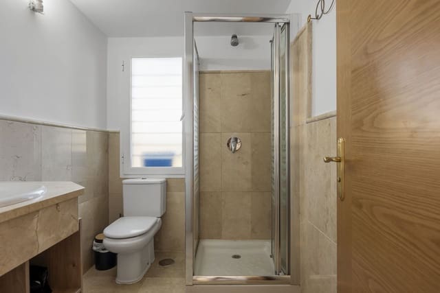 3 sypialnia Apartament na sprzedaż w Selwo, Estepona z basenem garażem - 390 000 € (Ref: 9471800)