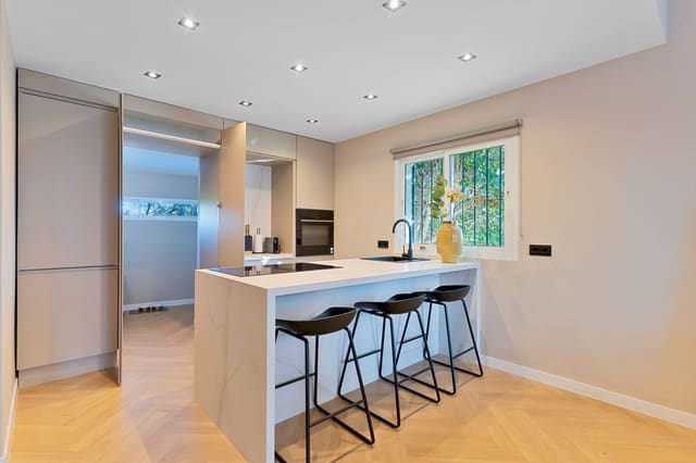 4 quarto Casa em Banda para venda em New Golden Mile, Estepona com piscina garagem - 730 000 € (Ref: 9480775)