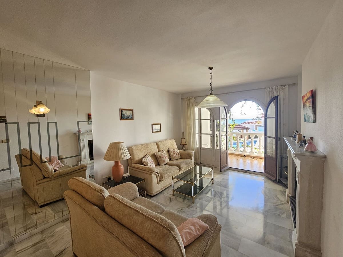 2 bedroom Apartment for sale in Riviera del Sol with pool - € 275,000 (Ref: 9480827)