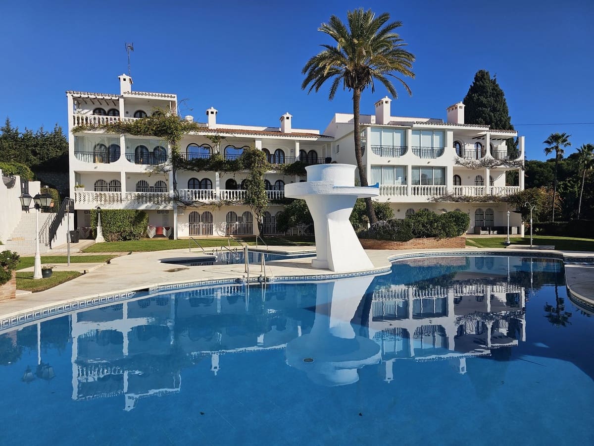 2 bedroom Apartment for sale in Riviera del Sol with pool - € 275,000 (Ref: 9480827)