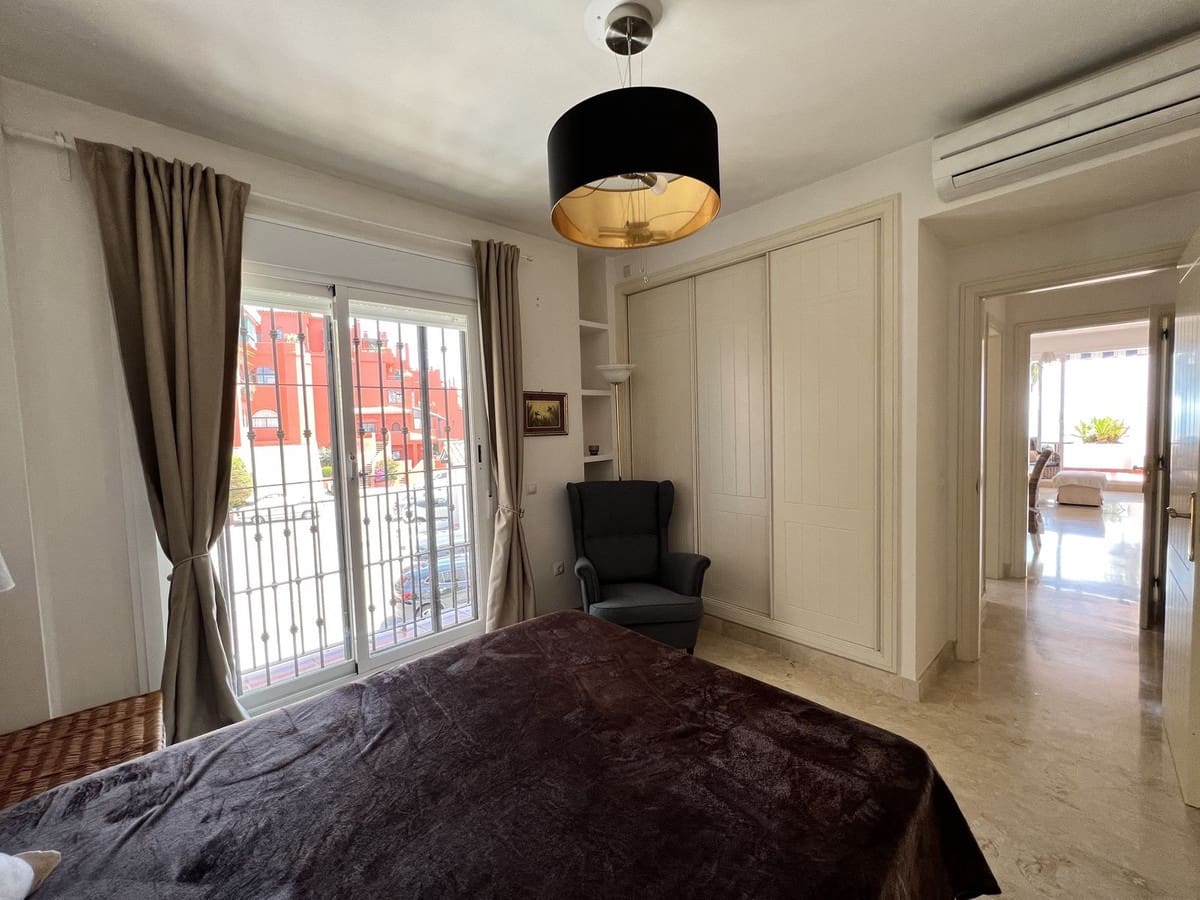 2 bedroom Apartment for sale in Calahonda with pool - € 299,000 (Ref: 9481683)