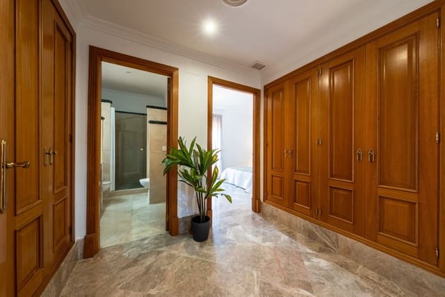 3 sypialnia Dom blizniak na sprzedaż w Santa Clara, Marbella z basenem garażem - 849 000 € (Ref: 9481686)