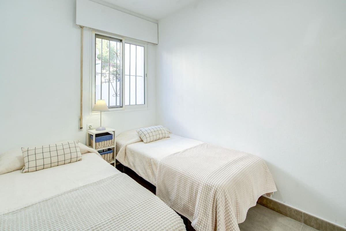 2 bedroom Apartment for sale in La Cala de Mijas with pool garage - € 285,000 (Ref: 9483669)