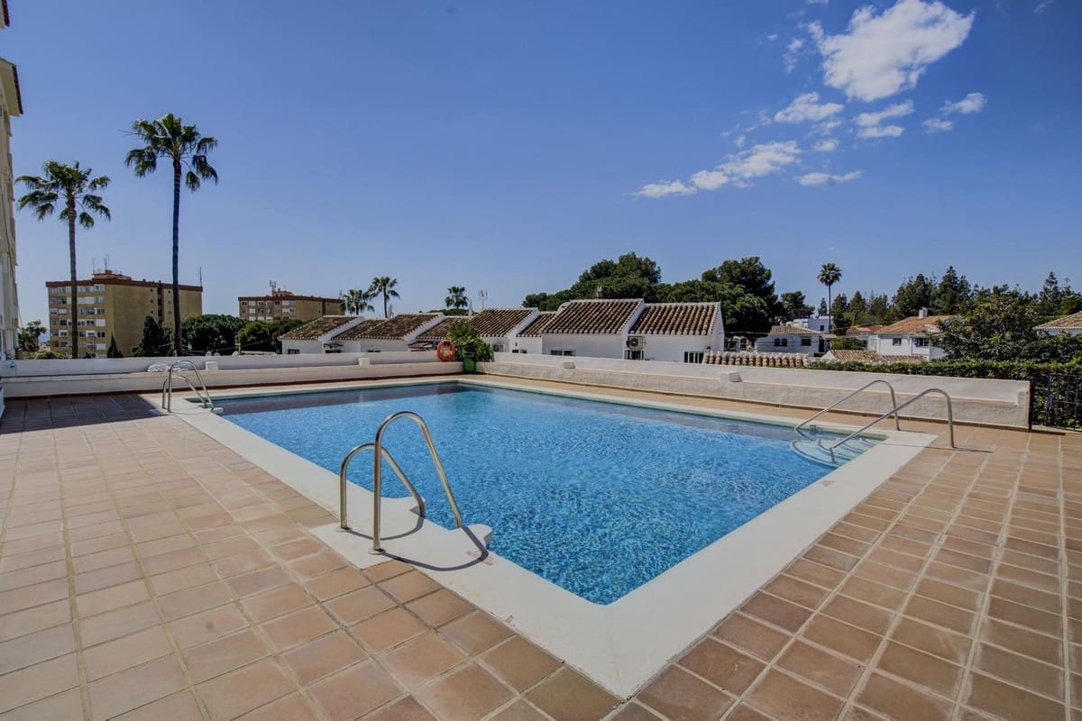2 bedroom Apartment for sale in La Cala de Mijas with pool garage - € 285,000 (Ref: 9483669)
