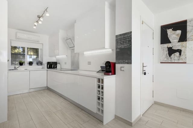 2 makuuhuone Huoneisto myytävänä paikassa Miraflores, Málaga kaupunki mukana uima-altaan 
autotalli - 375 000 € (Ref: 9488044)