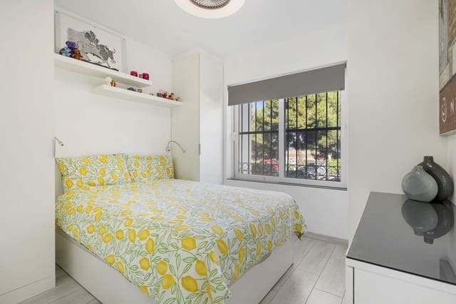 2 makuuhuone Huoneisto myytävänä paikassa Miraflores, Málaga kaupunki mukana uima-altaan 
autotalli - 375 000 € (Ref: 9488044)