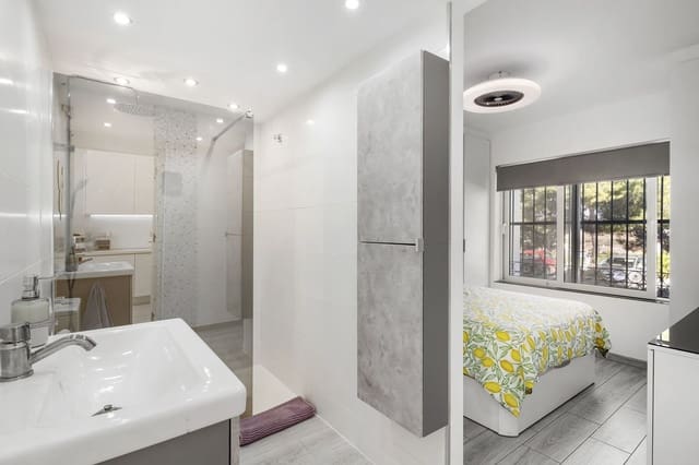 2 makuuhuone Huoneisto myytävänä paikassa Miraflores, Málaga kaupunki mukana uima-altaan 
autotalli - 375 000 € (Ref: 9488044)