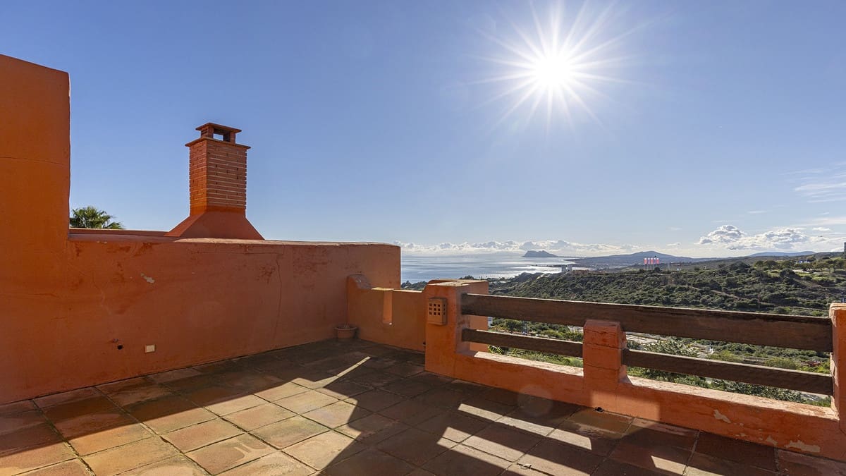 2 bedroom Townhouse for sale in Manilva with pool garage - € 400,000 (Ref: 9488045)