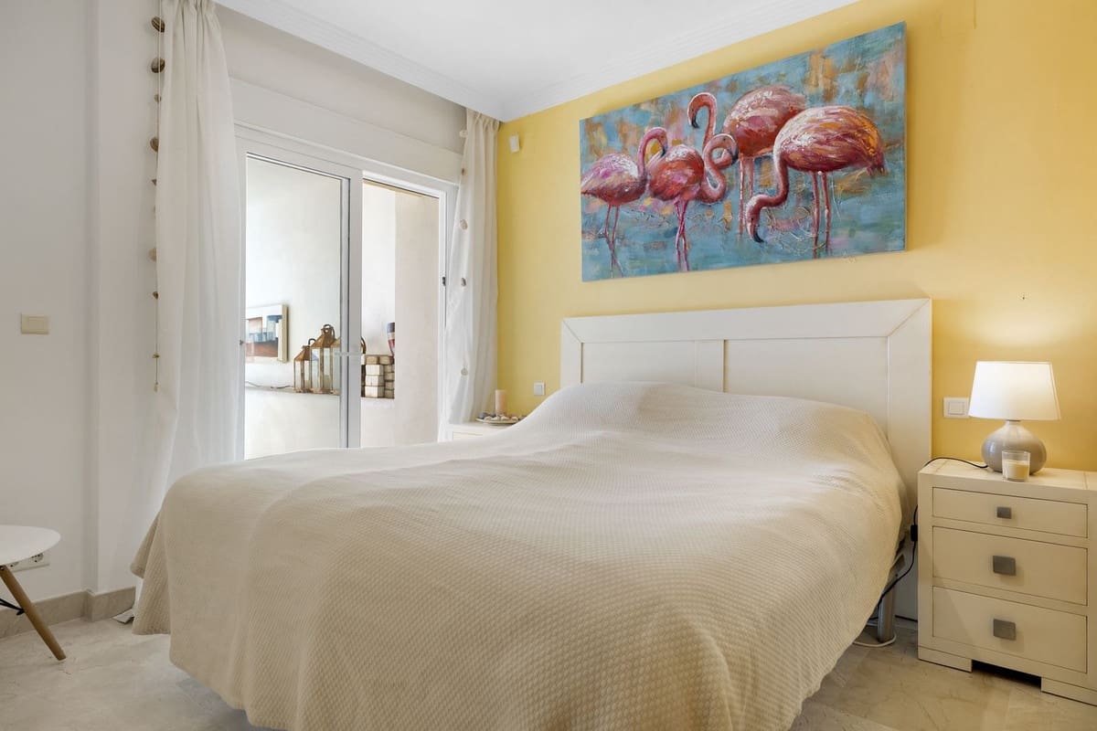 Apartamento de 2 habitaciones en Estepona en venta con piscina garaje - 585.000 € (Ref: 9488046)