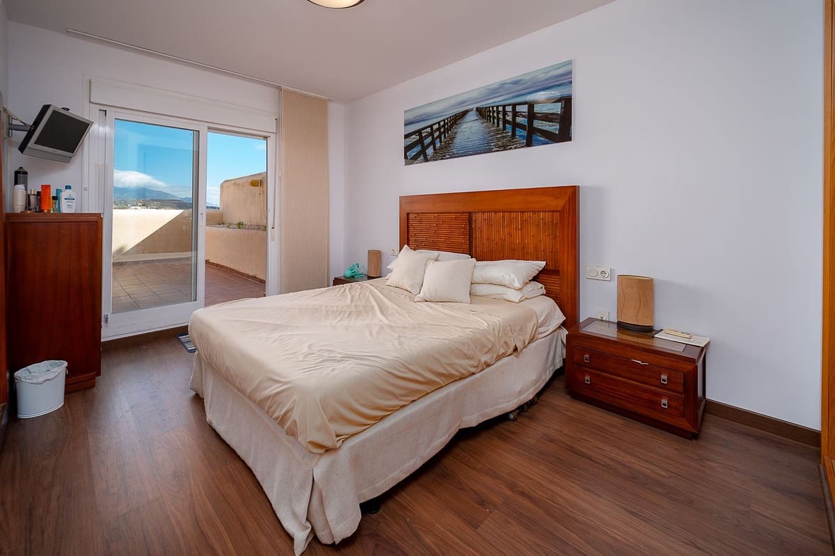 2 bedroom Penthouse for sale in La Cala de Mijas with pool garage - € 350,000 (Ref: 9490938)