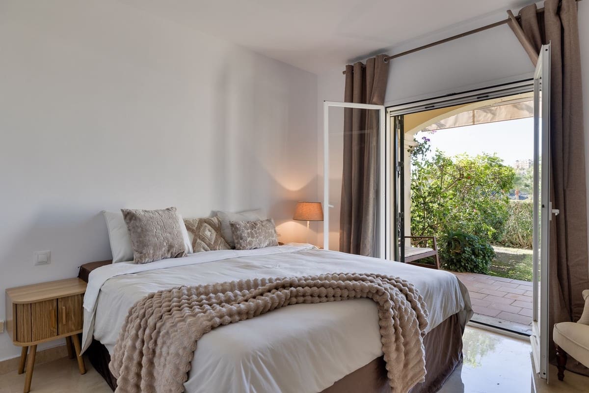 3 bedroom Apartment for sale in La Quinta with pool garage - € 595,000 (Ref: 9494061)