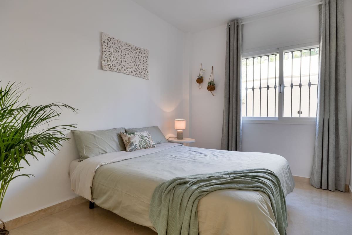 3 bedroom Apartment for sale in La Quinta with pool garage - € 595,000 (Ref: 9494061)