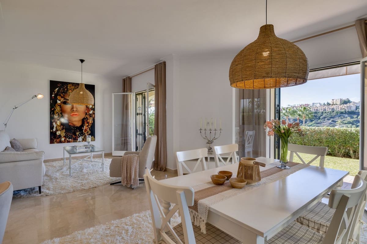 3 bedroom Apartment for sale in La Quinta with pool garage - € 595,000 (Ref: 9494061)