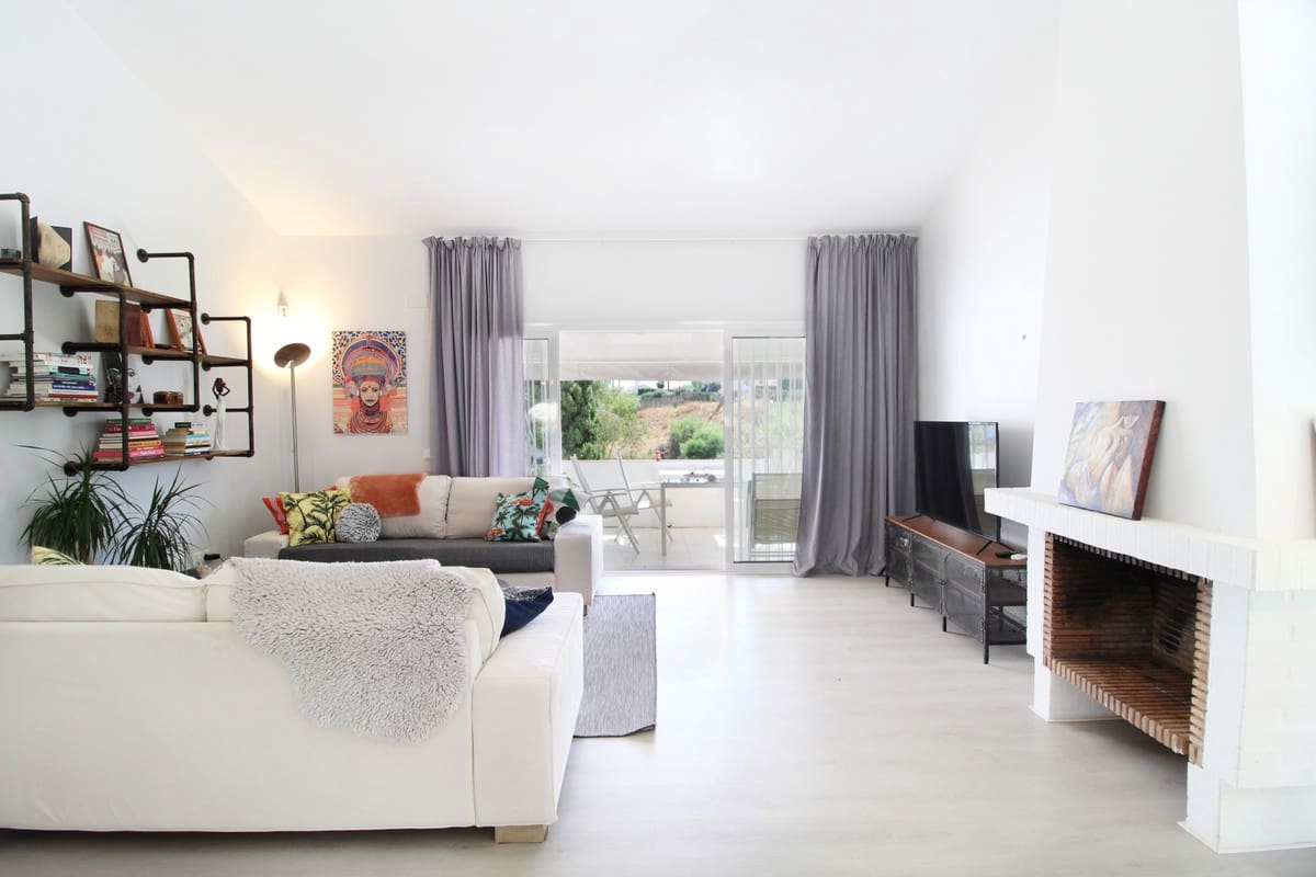 3 bedroom Townhouse for sale in New Golden Mile with pool garage - € 399,000 (Ref: 9496438)