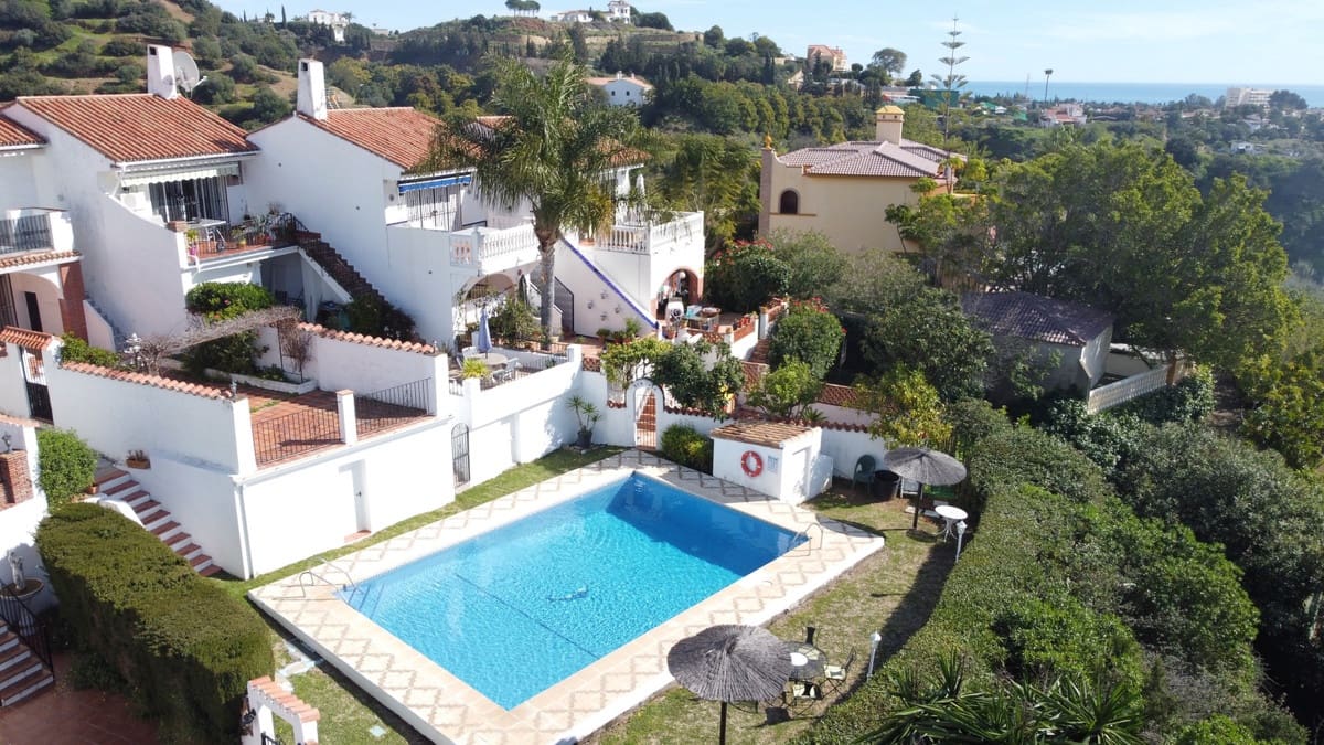 3 bedroom Townhouse for sale in New Golden Mile with pool garage - € 399,000 (Ref: 9496438)