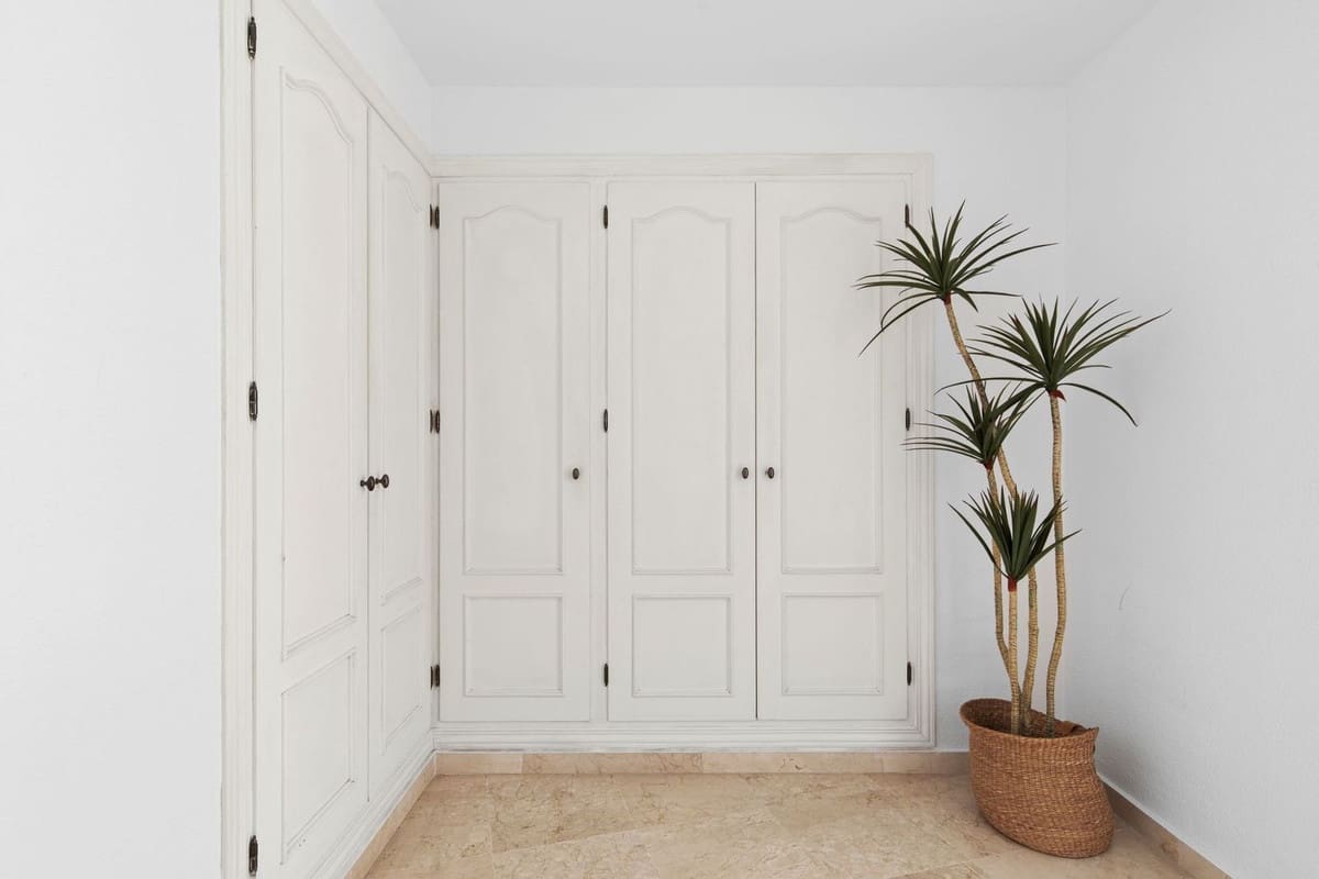 Apartamento de 3 habitaciones en Estepona en venta con piscina garaje - 650.000 € (Ref: 9496451)