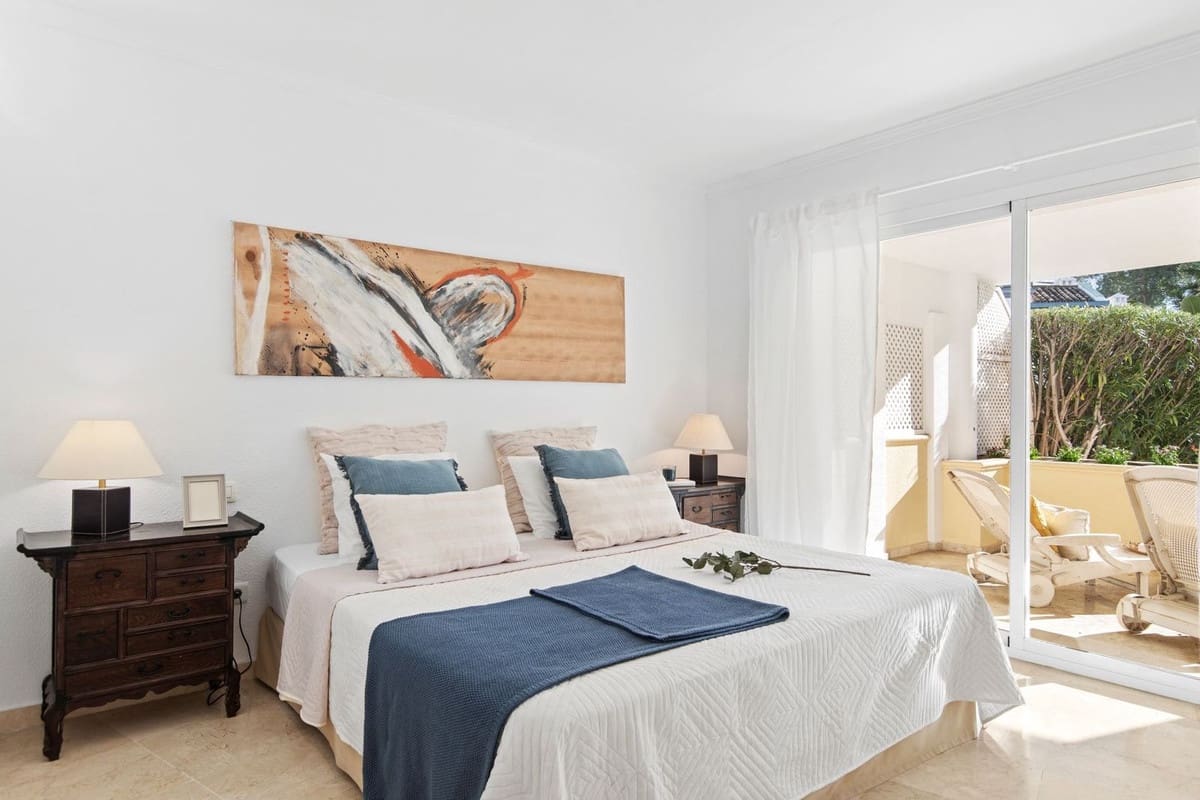 Apartamento de 3 habitaciones en Estepona en venta con piscina garaje - 650.000 € (Ref: 9496451)