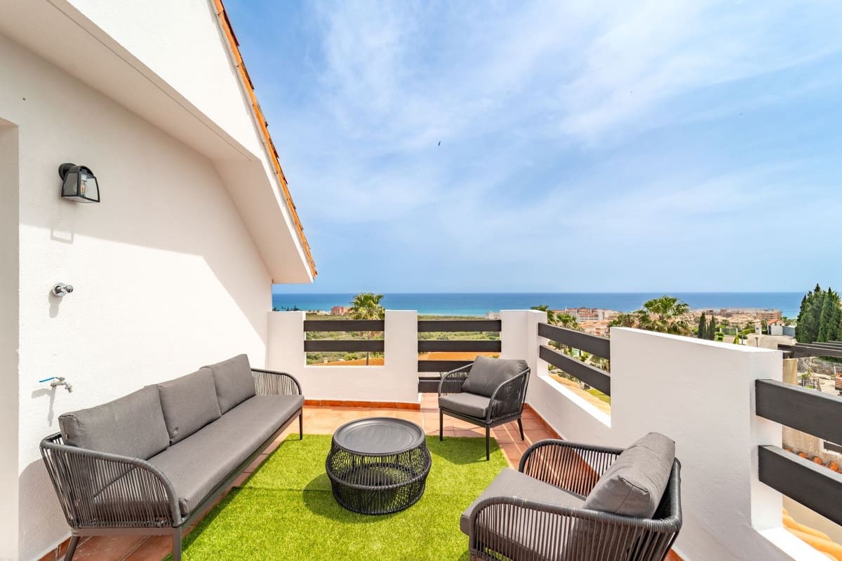 3 bedroom Penthouse for sale in Manilva with pool garage - € 450,000 (Ref: 9496545)